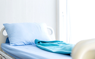 Caritas Polska kupiła 12 łóżek szpitalnych za ponad 200 tysięcy złotych. Część trafi do szpitala we Fromborku
